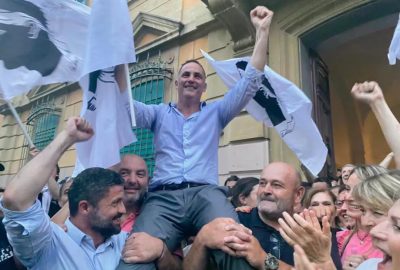 Gilles Simeoni sortant du bureau centralisateur de Bastia.