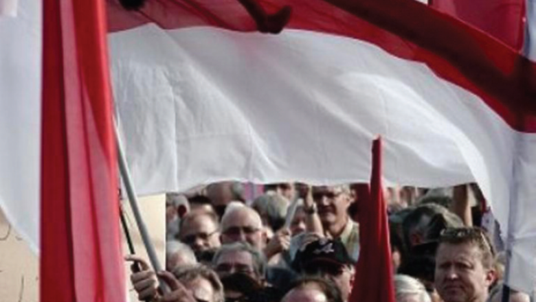 « Touche pas à l’Alsace ! » Des milliers de
manifestants rejettent la réforme territoriale.