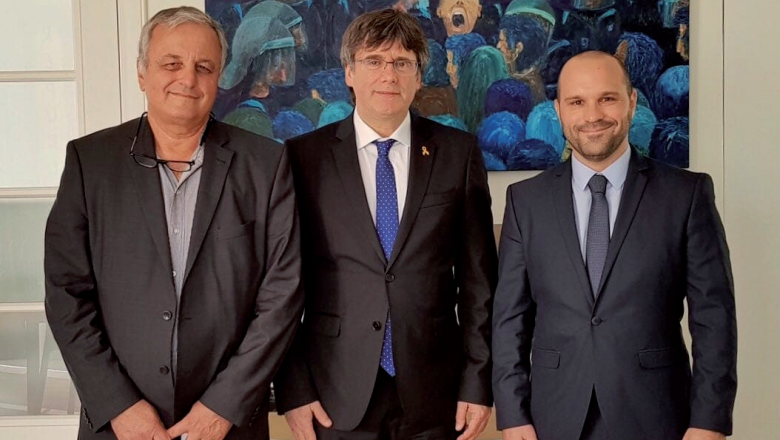 Carles Puigdemont, entouré de F. Alfonsi et R. Colonna
