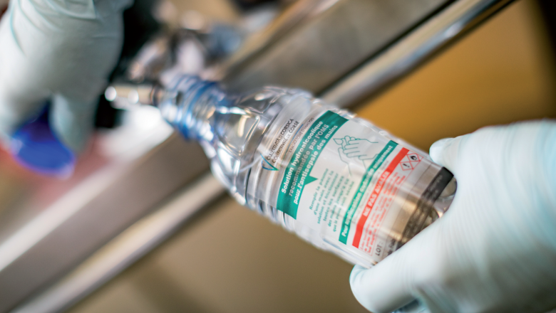 La CdC a mobilisé ses propres laboratoires d’analyses pour fabriquer du gel hydro-alcoolique.
