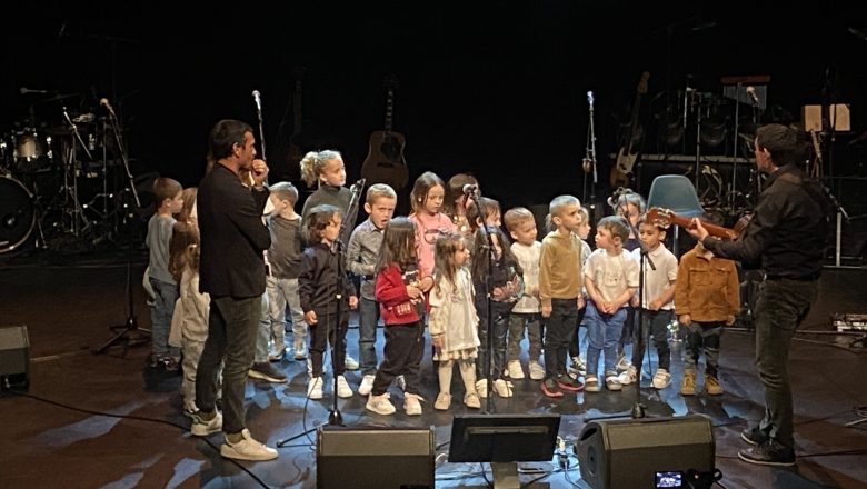 I zitelli di Scola Corsa di Bastia è Biguglia anu apertu u cuncertu.