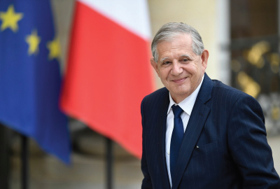 S’il n’y avait qu’une raison de continuer le combat pour la ratification de la Charte européenne des langues régionales, c’est bien celle-là : fissurer le mur constitutionnel français qui s’oppose à la reconnaissance du peuple corse.