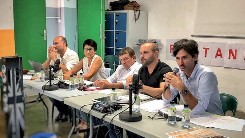 La tribune de la réunion avec, de g. à dr., Mathieu Ceccaldi et Fabienne Giovannini,
représentant François Alfonsi, François Sargentini, Romain colonna et Julein Paolini.