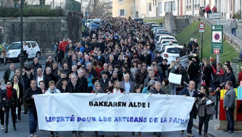 elus-et-responsables-d-associations-se-sont-joints-au-cortege